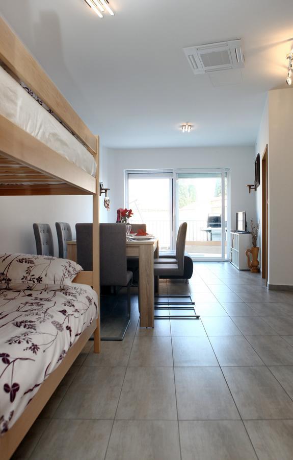 Charming San Simon Beach Apartment Jn Изола Экстерьер фото